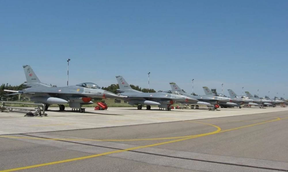 "Νεκροφόρες" τα τουρκικά F-16: Απέλπιδες προσπάθειες για "φιλί της ζωής"